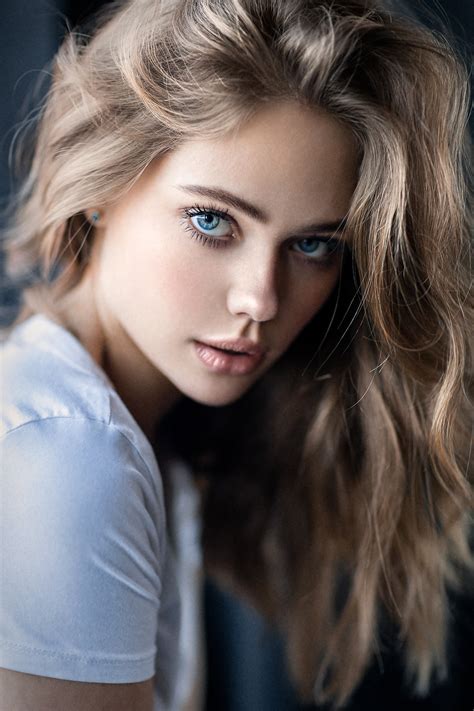 blonde blue eyes model